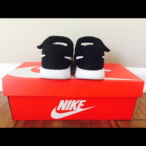 Nike Roshies - Picture 3 of 3